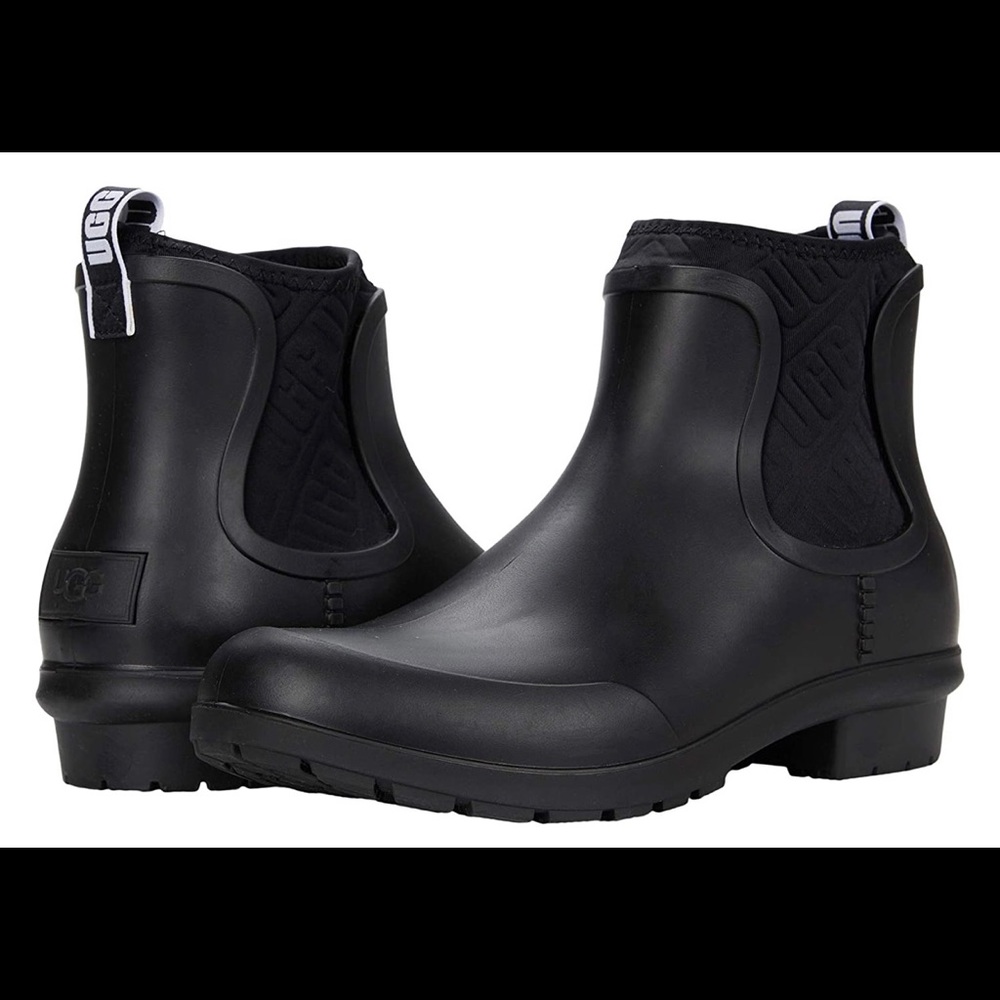 BRAND NEW UGG women's chevonne ankle boots